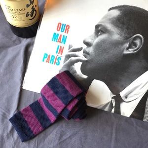 Brooks Brothers 100% silk knit tie Made in Italy.